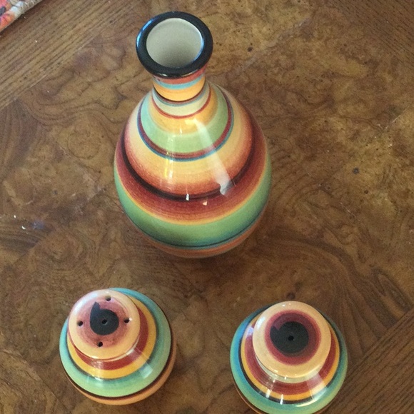 Tabletops Gallery Tampico Decanter and Salt and Pepper - Picture 2 of 5